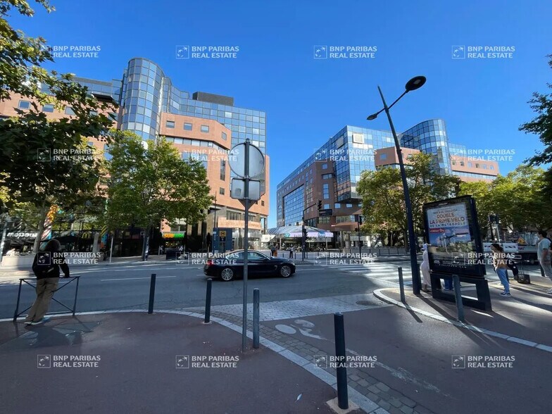 Office in Toulouse for lease - Building Photo - Image 1 of 14