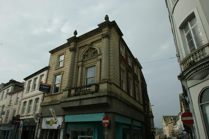 21 Cross St, Barnstaple for lease - Building Photo - Image 2 of 5