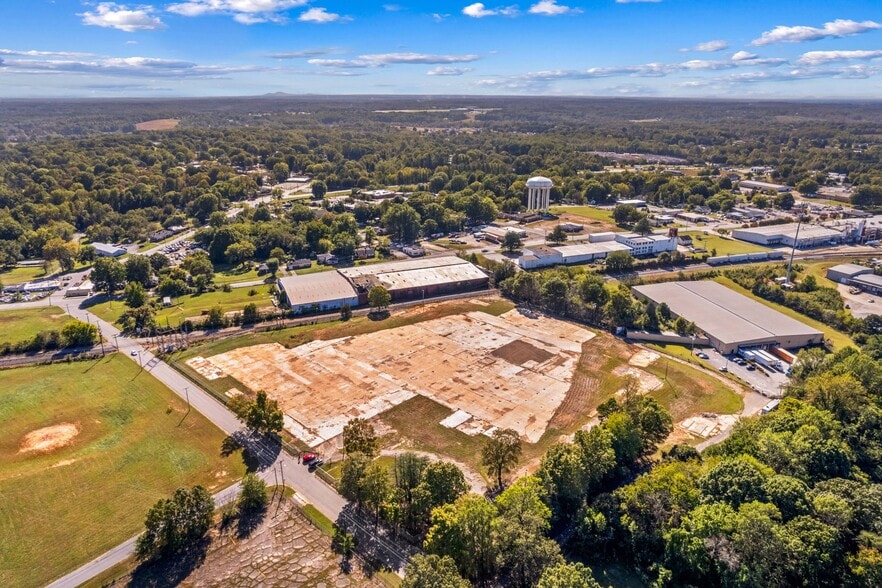 201 Phoenix St, Statesville, NC for sale - Building Photo - Image 3 of 5