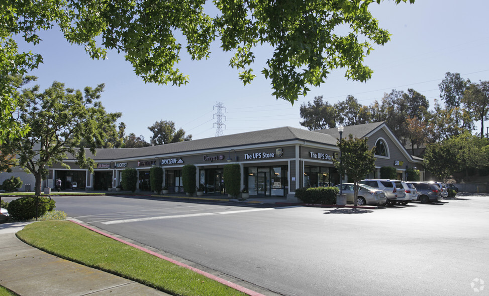 100-170 Robles Dr, Vallejo, CA for lease - Building Photo - Image 3 of 6