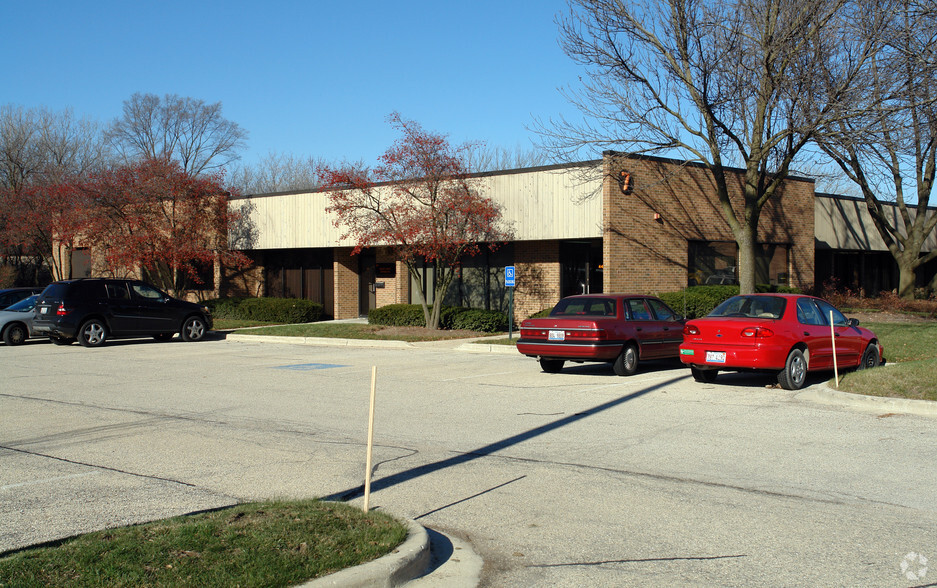 245 W Roosevelt Rd, West Chicago, IL for lease - Building Photo - Image 2 of 4