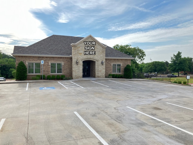 1008 S Bryant Ave, Edmond, OK for lease - Building Photo - Image 1 of 10