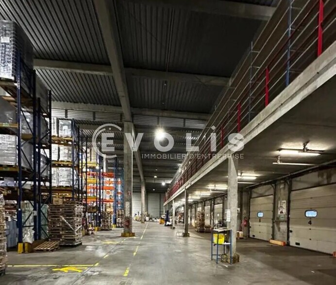 5 Avenue Johannes Gutenberg, Maurepas for lease - Interior Photo - Image 2 of 3