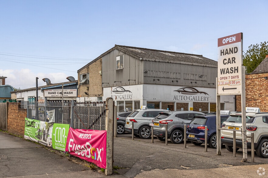 St Clare Court portfolio of 8 properties for sale on LoopNet.com - Primary Photo - Image 2 of 8