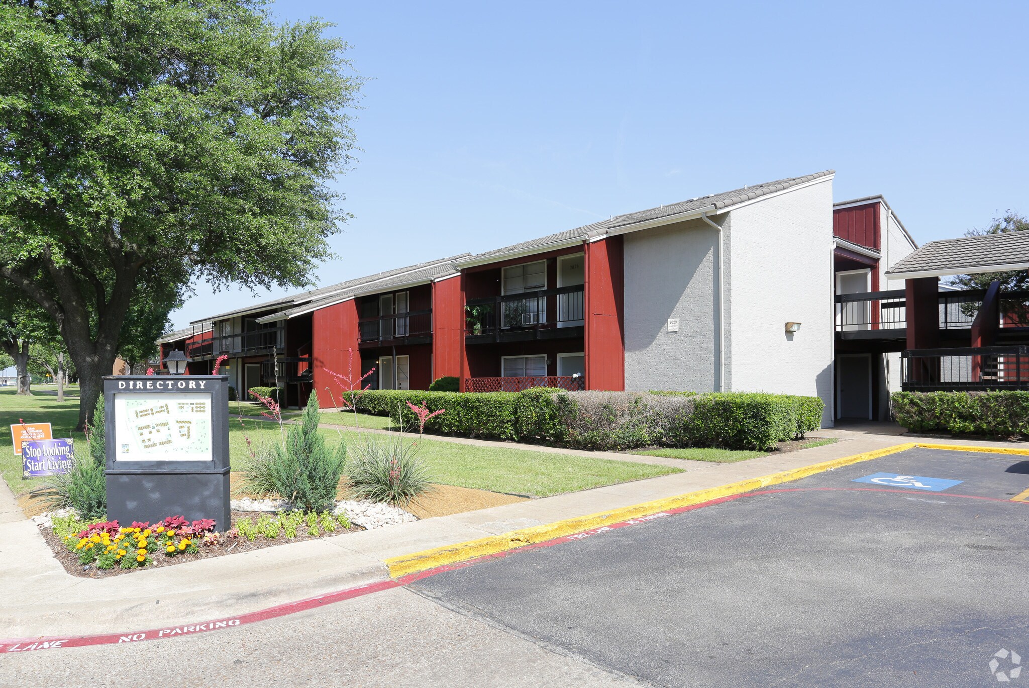 8039 Chariot Dr, Dallas, TX for sale Primary Photo- Image 1 of 1