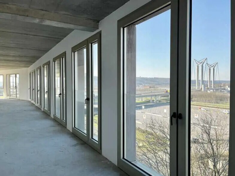 Office in Rouen for lease - Building Photo - Image 2 of 8