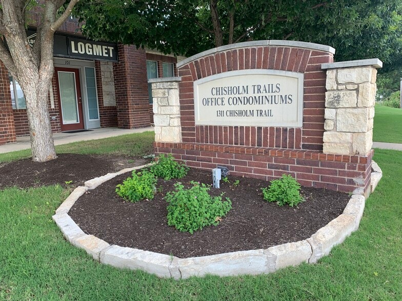 1311 Chisholm Trl, Round Rock, TX for sale - Building Photo - Image 3 of 11