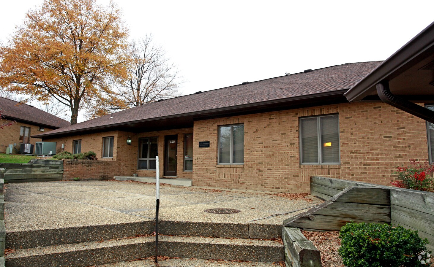 10555 Crestwood Dr, Manassas, VA 20109