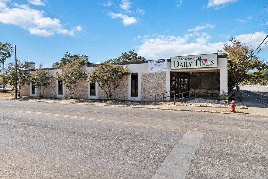 429 Jefferson St, Kerrville, TX for lease - Building Photo - Image 1 of 26