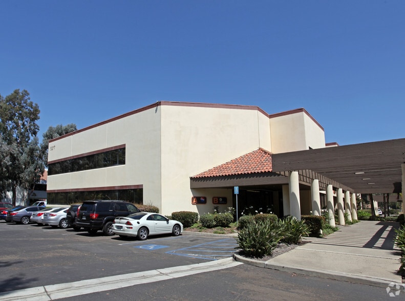 5217-5251 Verdugo Way portfolio of 2 properties for sale on LoopNet.com - Building Photo - Image 3 of 14