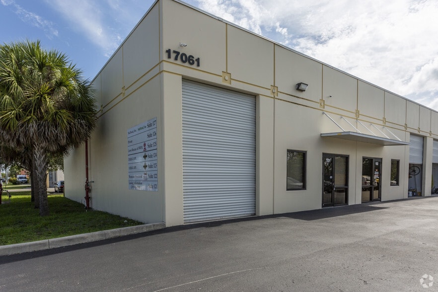 17061 Alico Commerce Ct, Fort Myers, FL for lease - Building Photo - Image 3 of 6