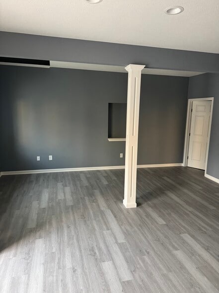 220 Main St, Gardner, KS for lease - Interior Photo - Image 3 of 4