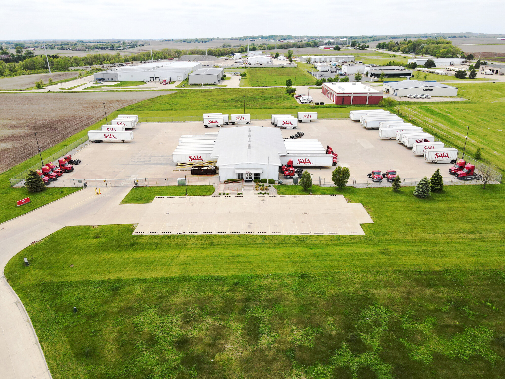 902 Interstate Dr, Bloomington, IL for sale Primary Photo- Image 1 of 1