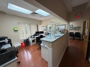2186 N Rt 27, North Brunswick, NJ for lease Interior Photo- Image 2 of 14