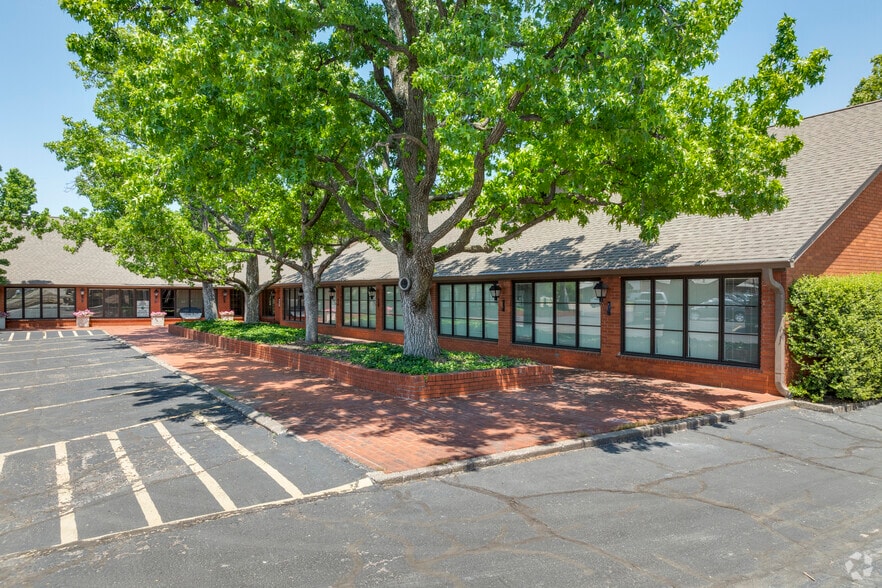 4835 S Peoria Ave, Tulsa, OK for sale - Primary Photo - Image 2 of 6