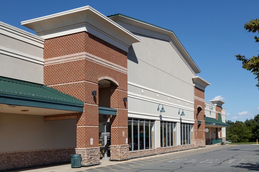 7471 Somerset Crossing Dr, Gainesville, VA 20155