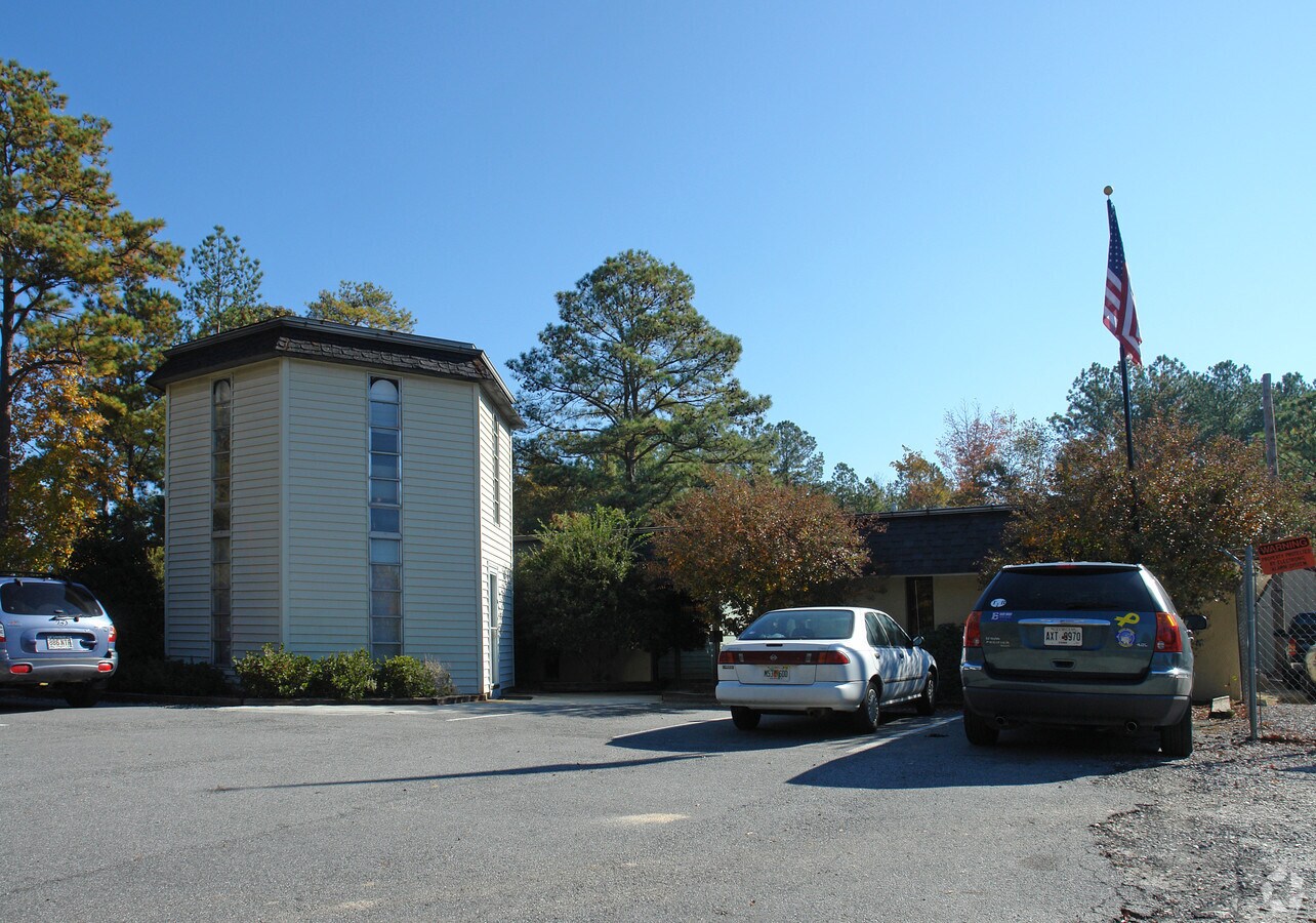 651 Langford Dr, Norcross, GA 30071