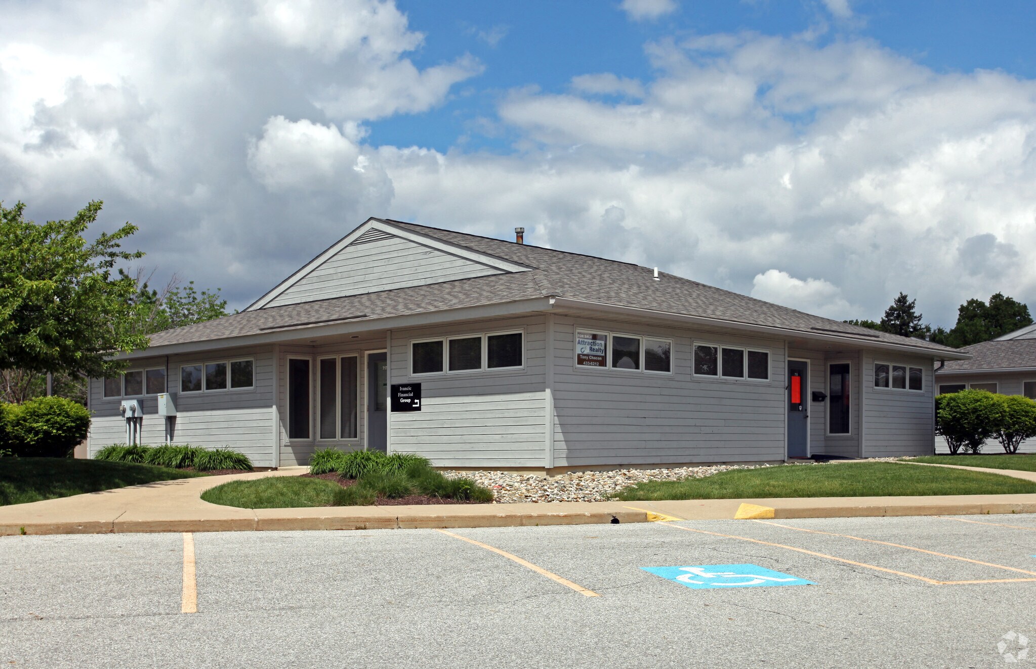 703-725 Airport North Office Park, Fort Wayne, IN for sale Primary Photo- Image 1 of 1