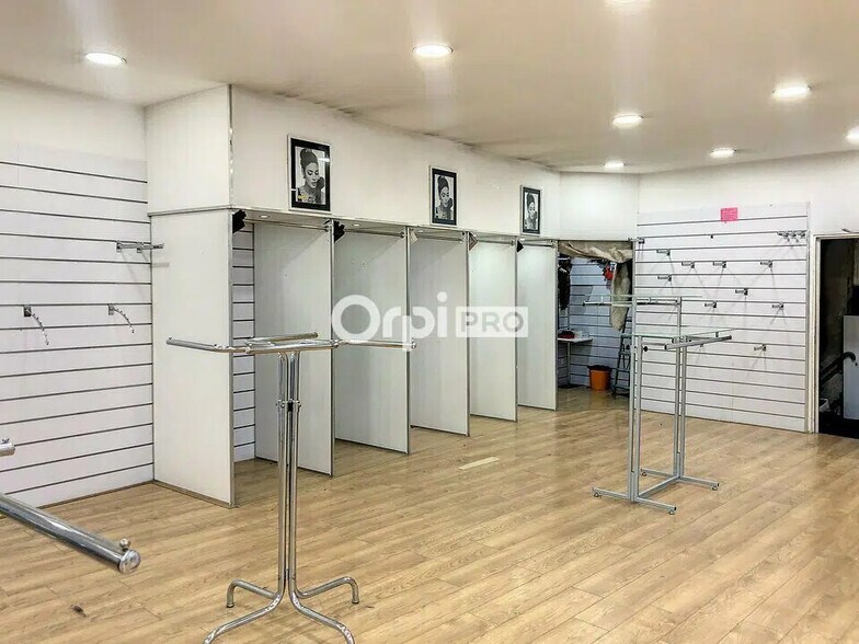 Retail in Montluçon for lease - Interior Photo - Image 2 of 8