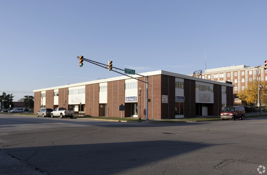 303 S Main St, Mishawaka, IN for lease - Building Photo - Image 1 of 12