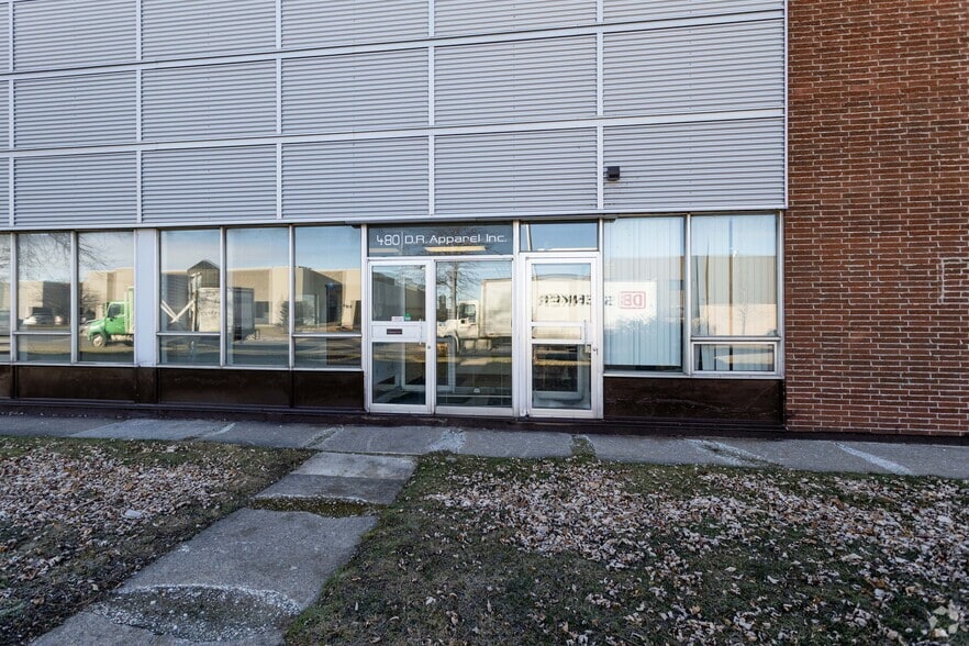 450-500 Rue McCaffrey, Montréal, QC for lease - Building Photo - Image 3 of 6