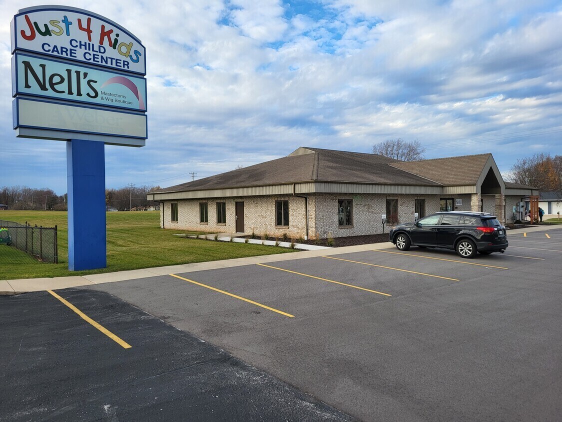 1445 North Rd, Green Bay, WI for sale Building Photo- Image 1 of 1