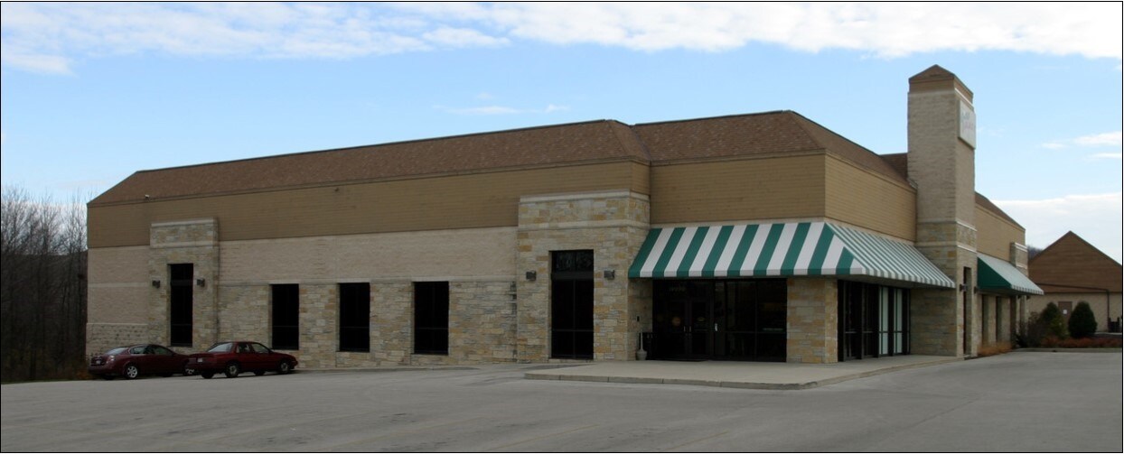 19030 W Bluemound Rd, Brookfield, WI for sale Building Photo- Image 1 of 1