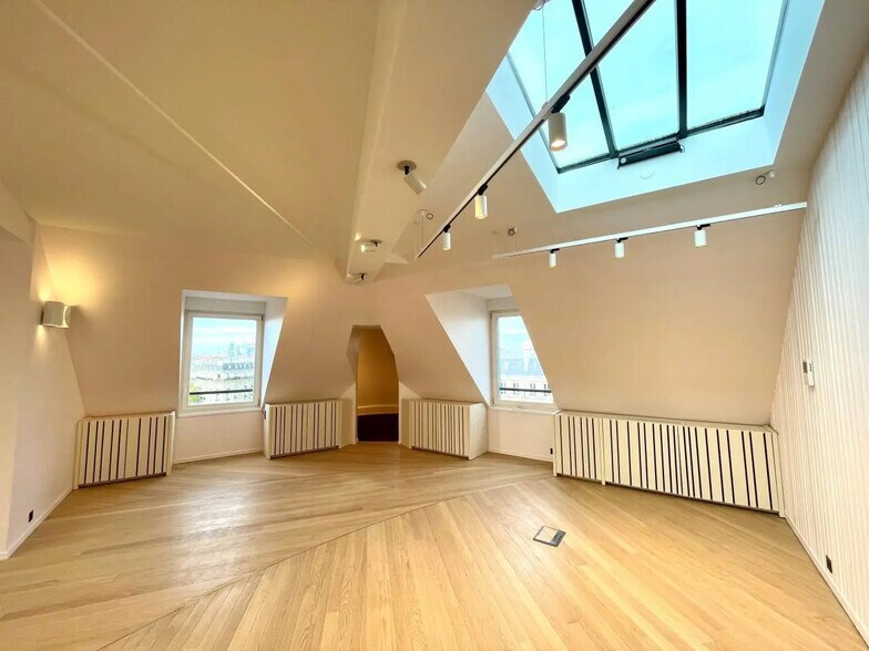 30 Rue D'Astorg, Paris for lease - Interior Photo - Image 3 of 5