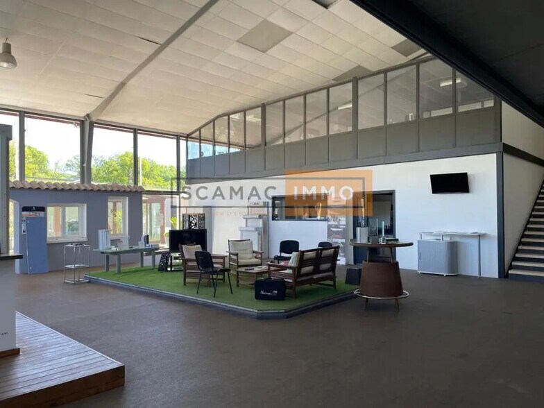 Flex in Fréjus for lease - Interior Photo - Image 1 of 7