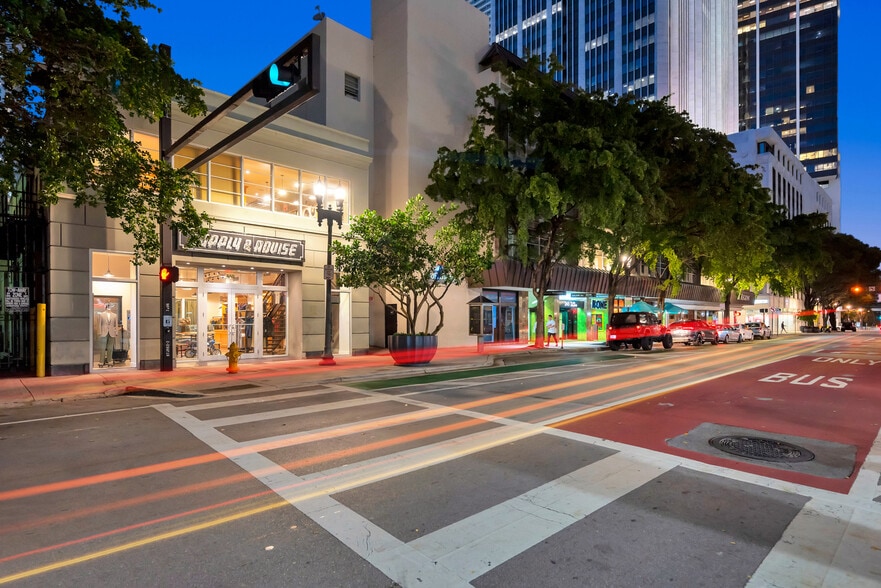 223 SE 1st St, Miami, FL for lease - Building Photo - Image 3 of 11