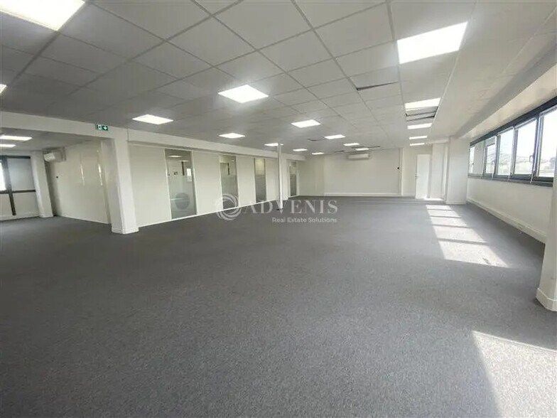 Office in Ivry-sur-Seine for lease - Interior Photo - Image 2 of 12