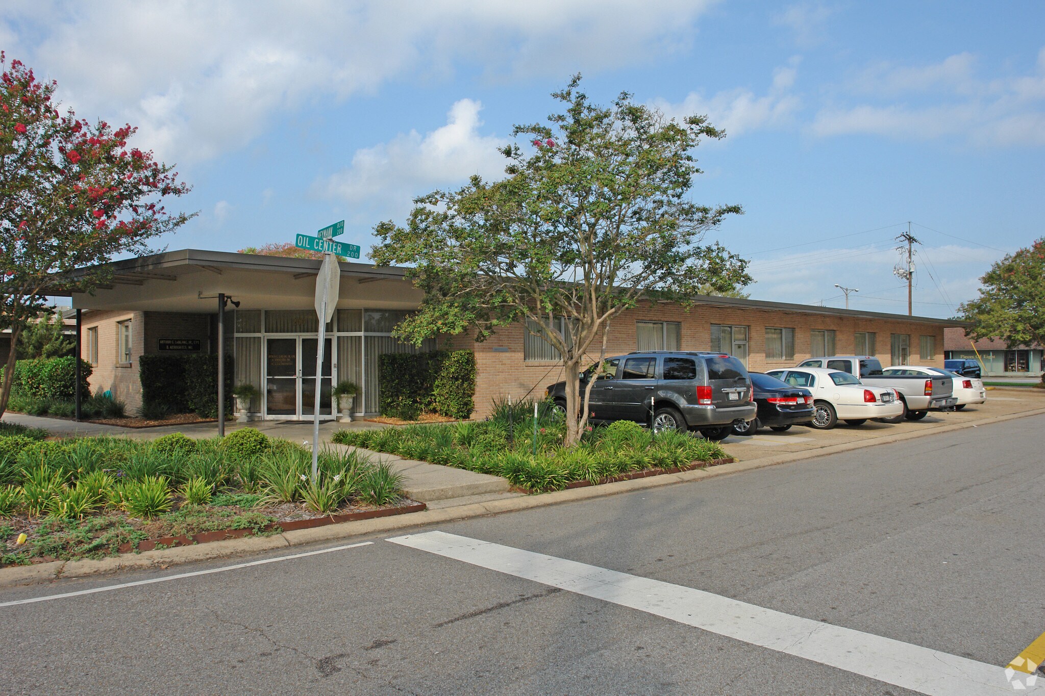 200 Oil Center Dr, Lafayette, LA for sale Primary Photo- Image 1 of 1