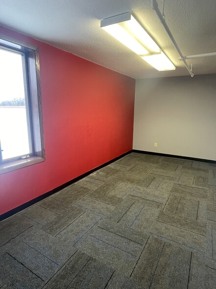 923 8th St, Farmington, MN for lease - Interior Photo - Image 3 of 22