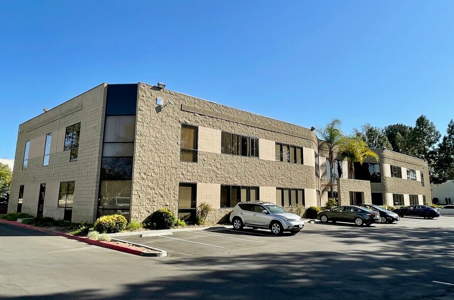 25050 Avenue Kearny, Valencia, CA for lease - Building Photo - Image 1 of 2