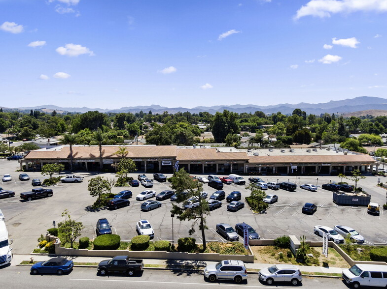 950-1086 E Avienda Dlos Arboles, Thousand Oaks, CA for lease - Building Photo - Image 1 of 21