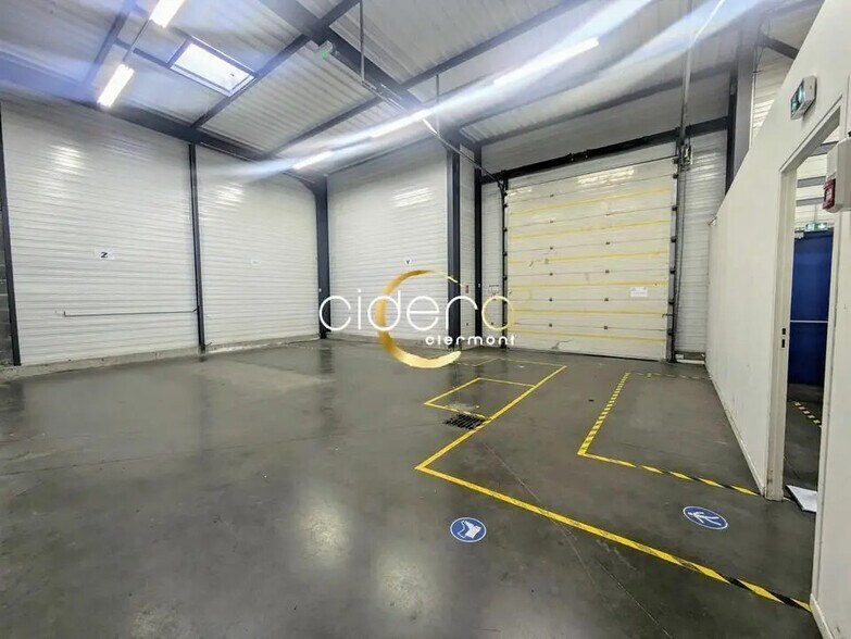 Flex in Clermont-Ferrand for lease - Interior Photo - Image 2 of 11