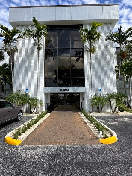 824 US Highway 1, North Palm Beach, FL for lease - Building Photo - Image 2 of 8