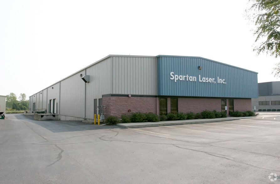 4501 Triangle St, McFarland, WI for lease - Building Photo - Image 2 of 17