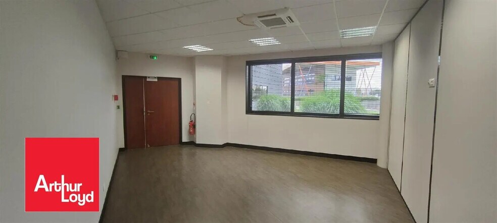 Office in Chartres for lease - Interior Photo - Image 3 of 4