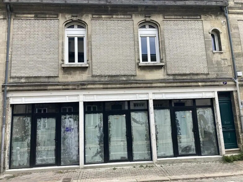 Retail in Bordeaux for lease - Building Photo - Image 1 of 13