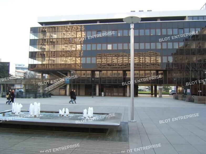 Office in Rennes for lease - Building Photo - Image 1 of 10