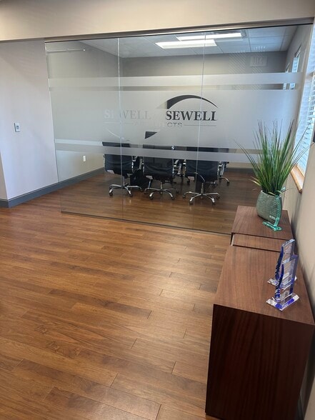 996 Wilkinson Trce, Bowling Green, KY for sale - Interior Photo - Image 3 of 10