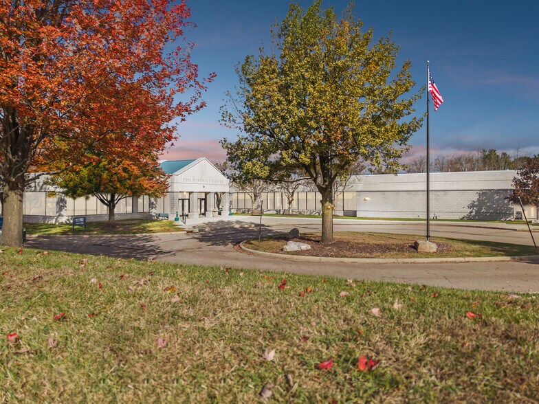 48150 Grand River Ave, Novi, MI for sale - Building Photo - Image 1 of 4