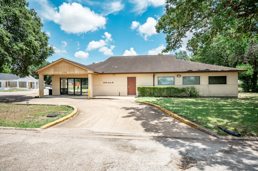 1105 Avenue H, Bay City, TX for lease - Building Photo - Image 1 of 25