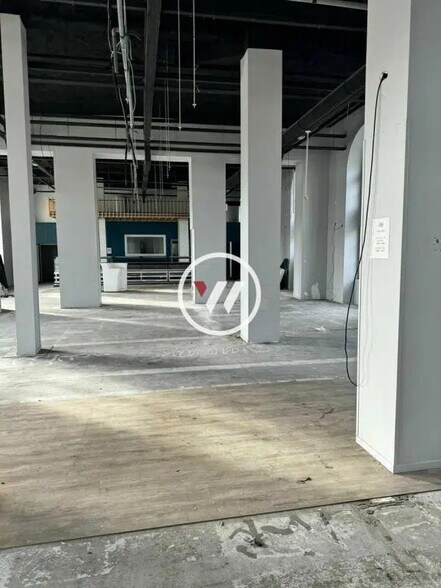 Retail in Compiègne for lease - Interior Photo - Image 3 of 4