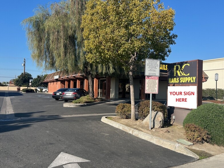 1725 S Mooney Blvd, Visalia, CA for lease - Building Photo - Image 1 of 6