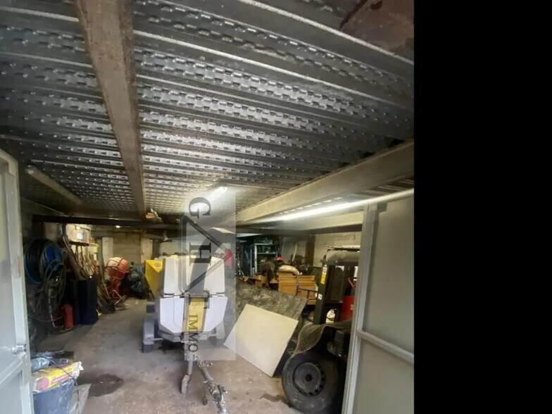 Industrial in Fontenay-sous-Bois for sale - Interior Photo - Image 2 of 4