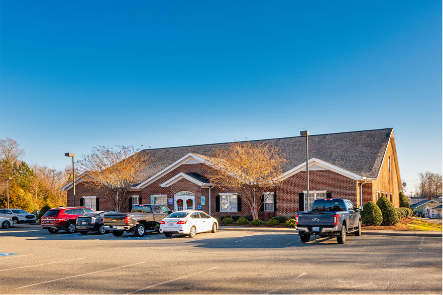 700 N Main St, Stanley, NC for sale - Primary Photo - Image 1 of 1