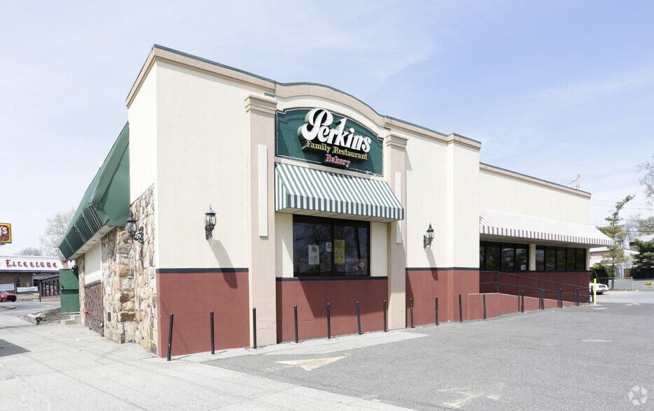 1745 Forest Ave, Staten Island, NY 10303