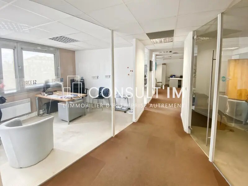 Location Bureaux 135 m² - Photo 1